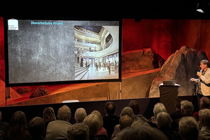 Waches Interesse am neuen Theater